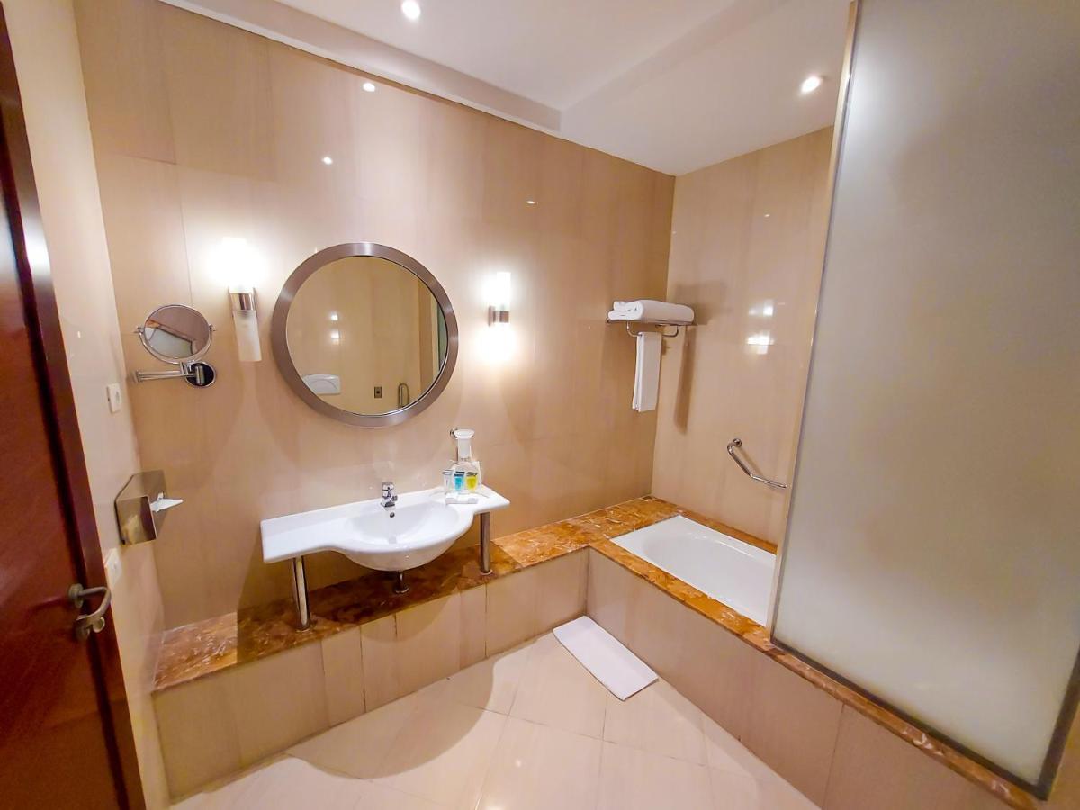 Helnan Dreamland Hotel 6th of October City Exterior foto Bathroom