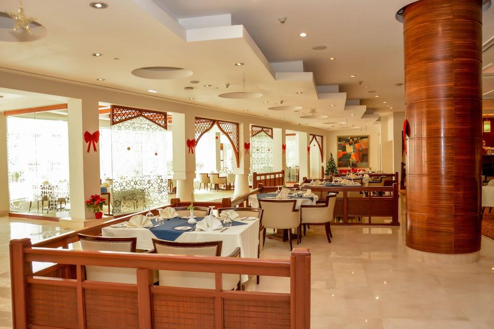 Helnan Dreamland Hotel 6th of October City Exterior foto The restaurant