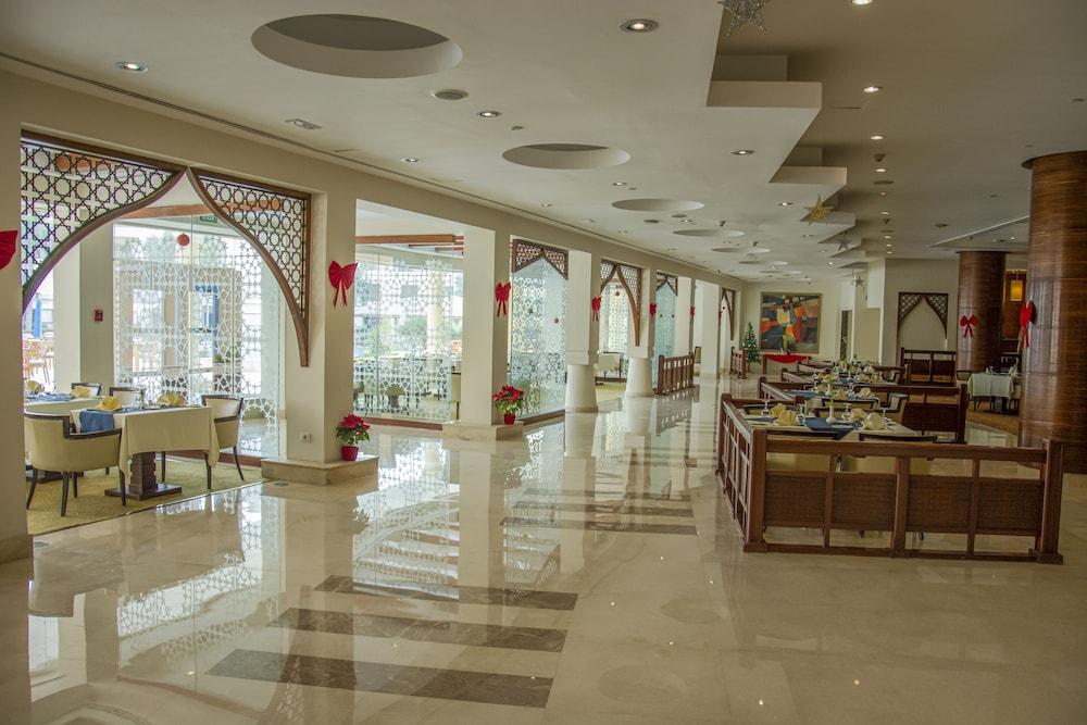Helnan Dreamland Hotel 6th of October City Exterior foto The interior of the hotel