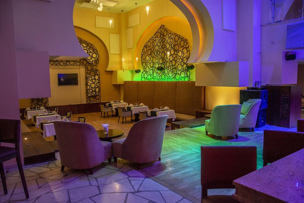 Helnan Dreamland Hotel 6th of October City Exterior foto The interior of the restaurant