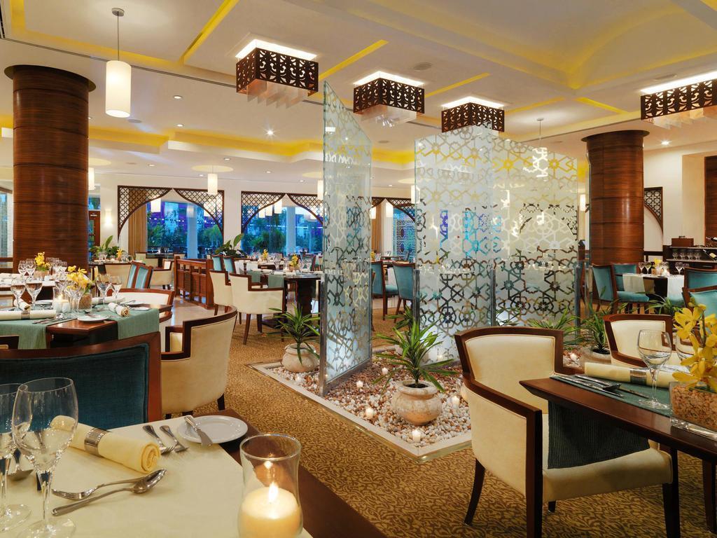 Helnan Dreamland Hotel 6th of October City Exterior foto The restaurant at the hotel